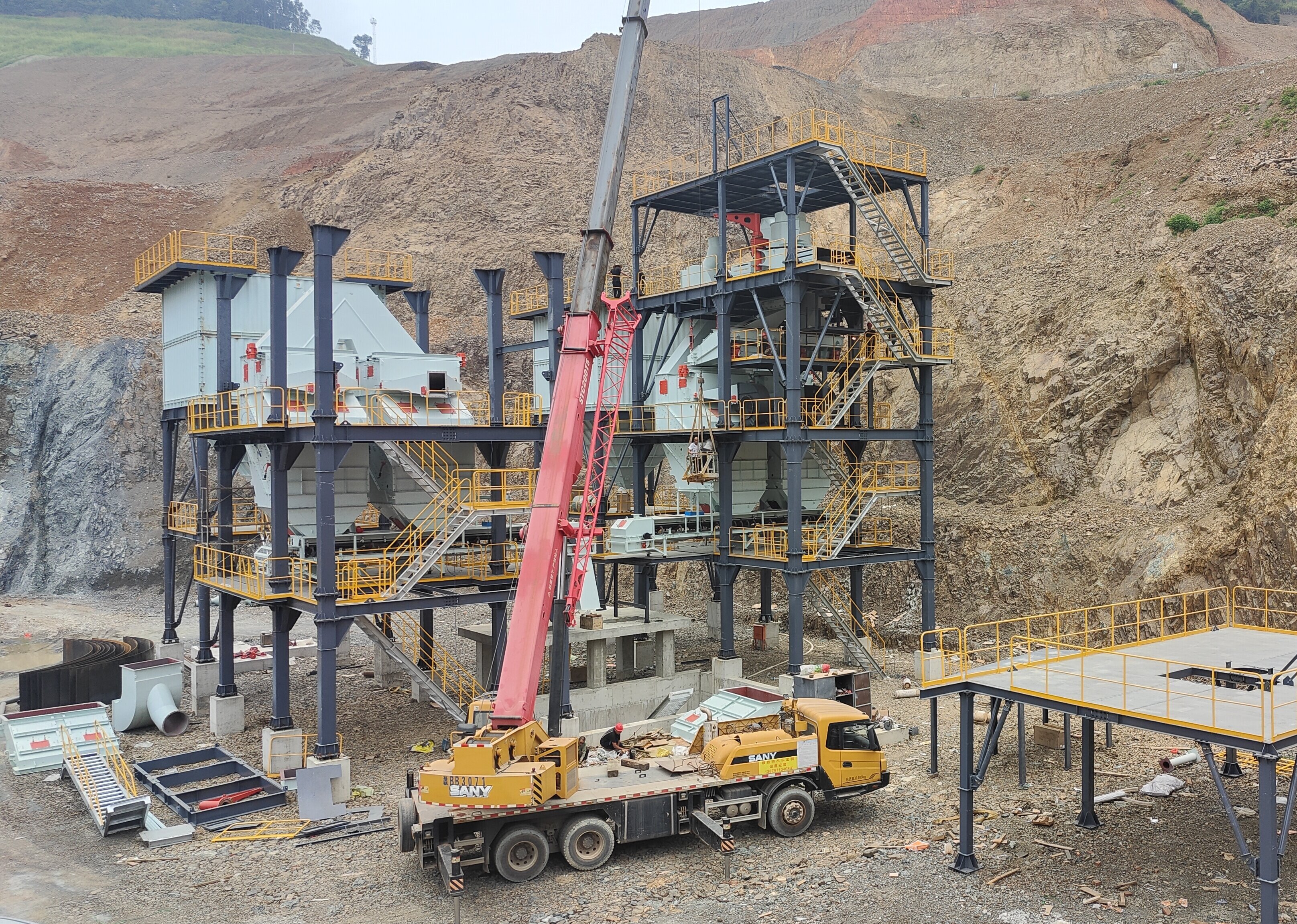 突破行業(yè)瓶頸！新型干法制砂樓實(shí)現(xiàn)配比可調(diào)、含粉率可控 引領(lǐng)綠色制砂新變革