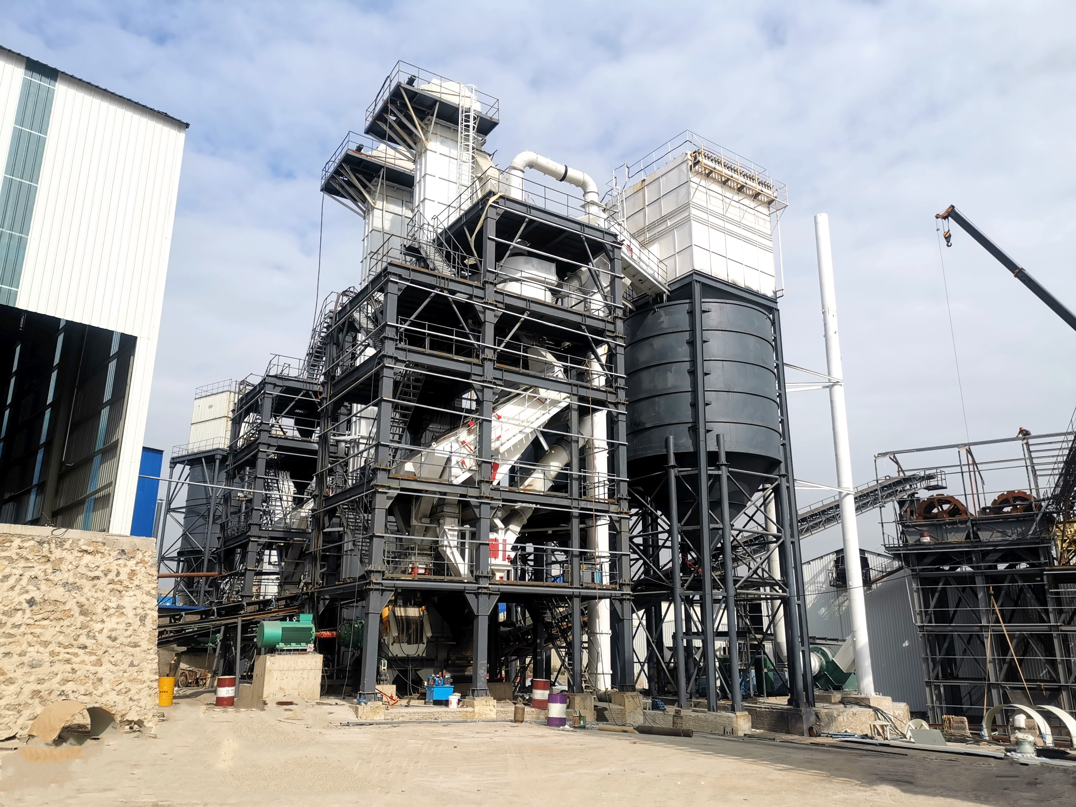 告別水洗與粉塵！環(huán)保制砂一體化樓，重塑行業(yè)新生態(tài)